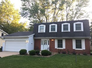 2318 Kingston Dr, Wheaton, IL 60189
