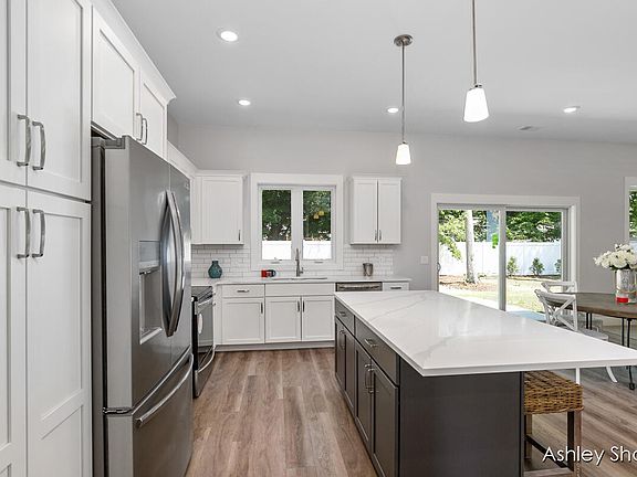 5th image of 1471 Maplewood Dr #2