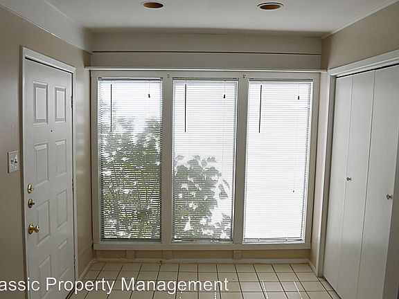 5th image of 2504 Halloran St