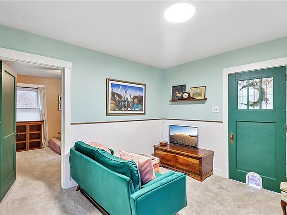 5th image of 304 Leblanc St