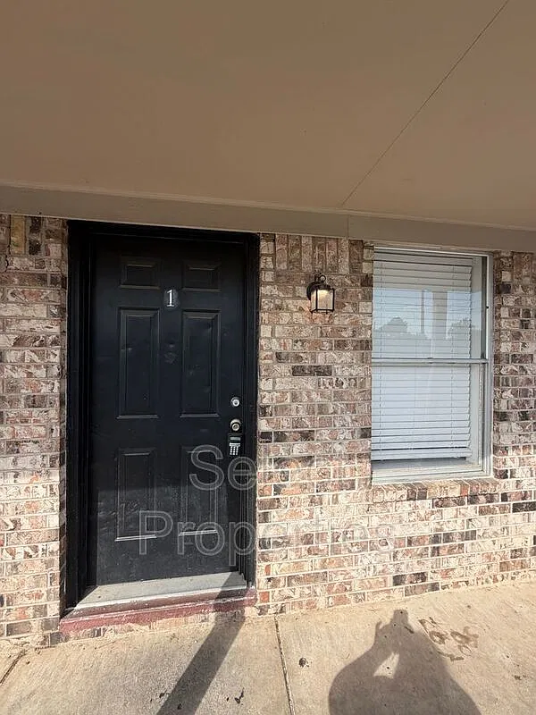 203 N Rogers St — Photo 1