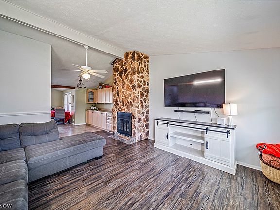 4th image of 9124 Cambridge Dr