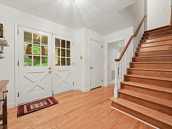 2nd image of 203 Wood Cir