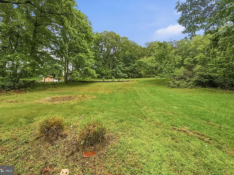8402 Sleepy Hollow Rd — Photo 23