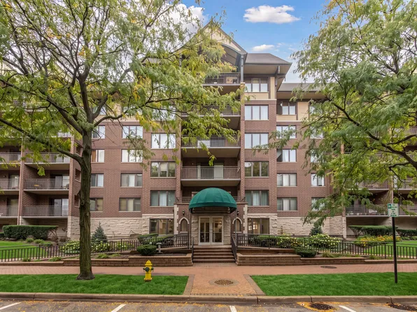 10 S Wille St APT 303, Mount Prospect, IL 60056