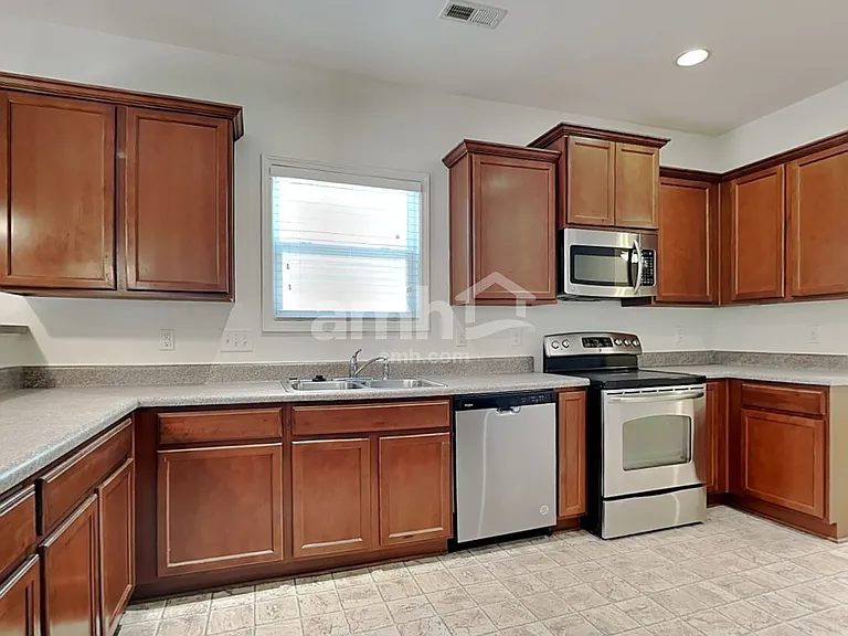 305 Switchback St — Photo 3