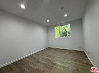 9965 Glencrest Cir, Burbank, CA 91504