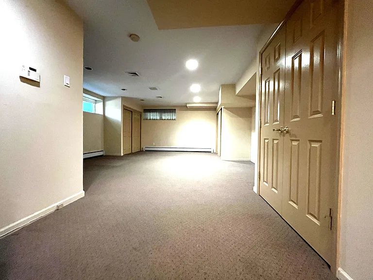 183 Martin Ave — Photo 10