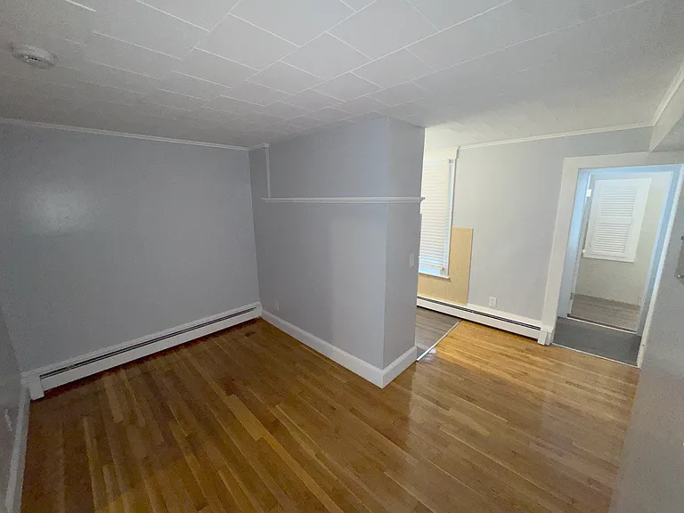 Living Room (angle 1)