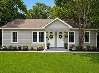106 S 6th St #A, Highlands, TX 77562