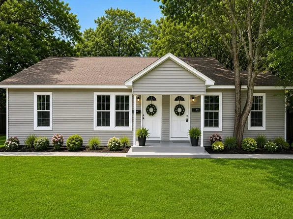 106 S 6th St #B, Highlands, TX 77562