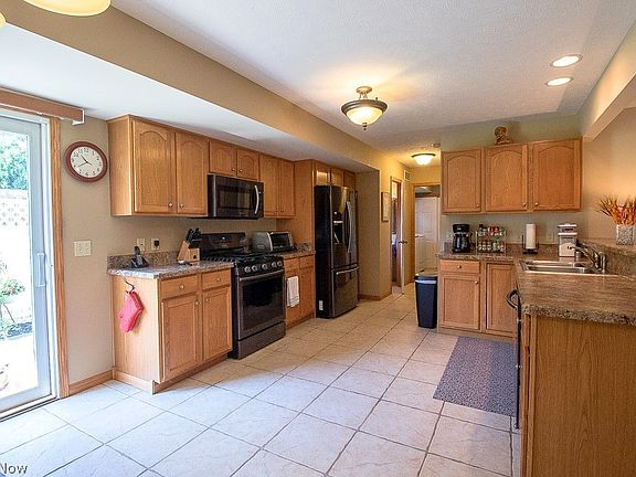 5th image of 38604 Granite Dr
