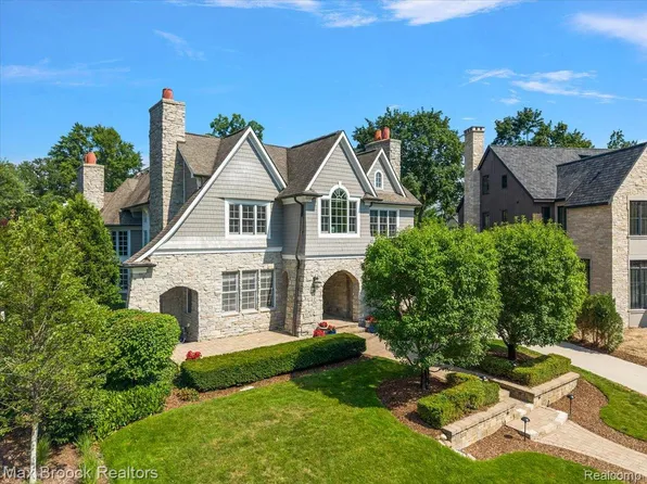 620 Lakeside Dr, Birmingham, MI 48009