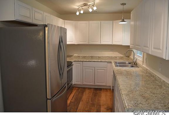 3rd image of 18 Springside Dr