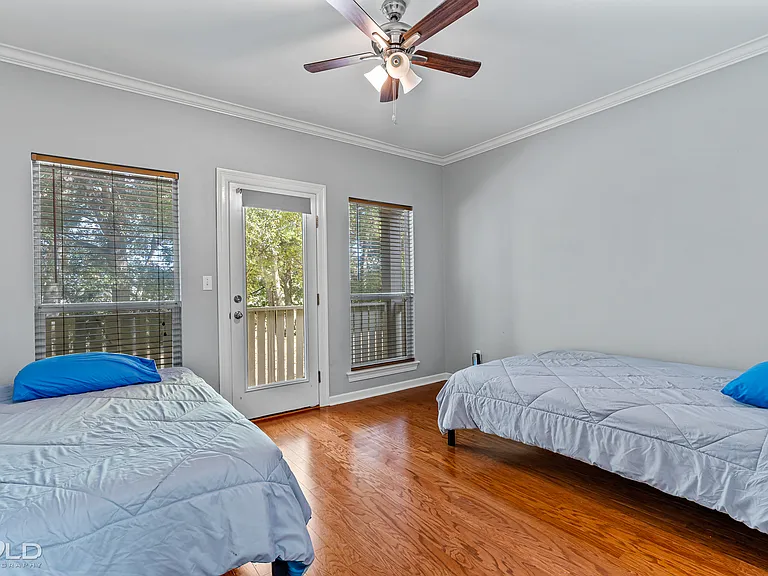 8915 Glenmora Dr — Photo 25