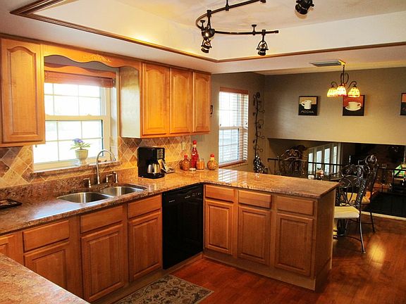 2nd image of 1919 Sandpiper Dr