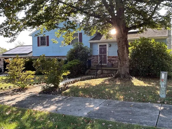 200 W Meadow Ave, Robesonia, PA 19551
