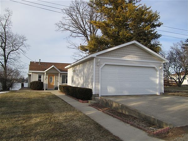 5935 Twin Oaks Front