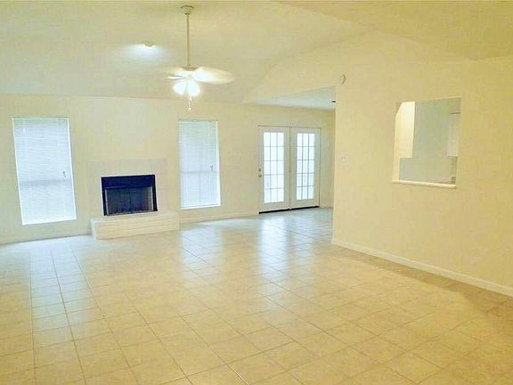 3rd image of 4311 Regency Villa Dr