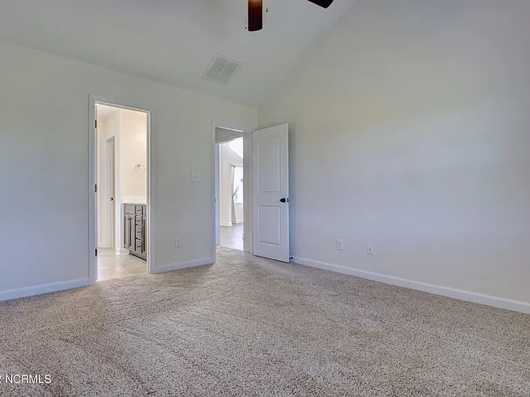 109 Easton Dr — Photo 17