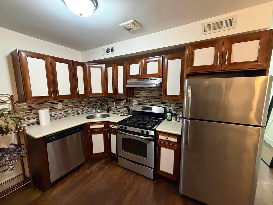 1st image of 88 Lorraine St #2
