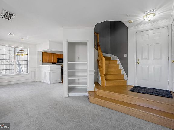 4th image of 2107 Highcourt Ln APT 301