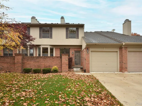 7296 Green Farm Rd, West Bloomfield, MI 48322