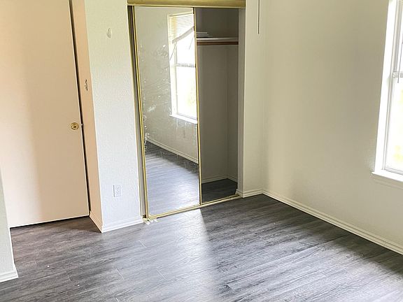 5th image of 1716 Yorkshire St