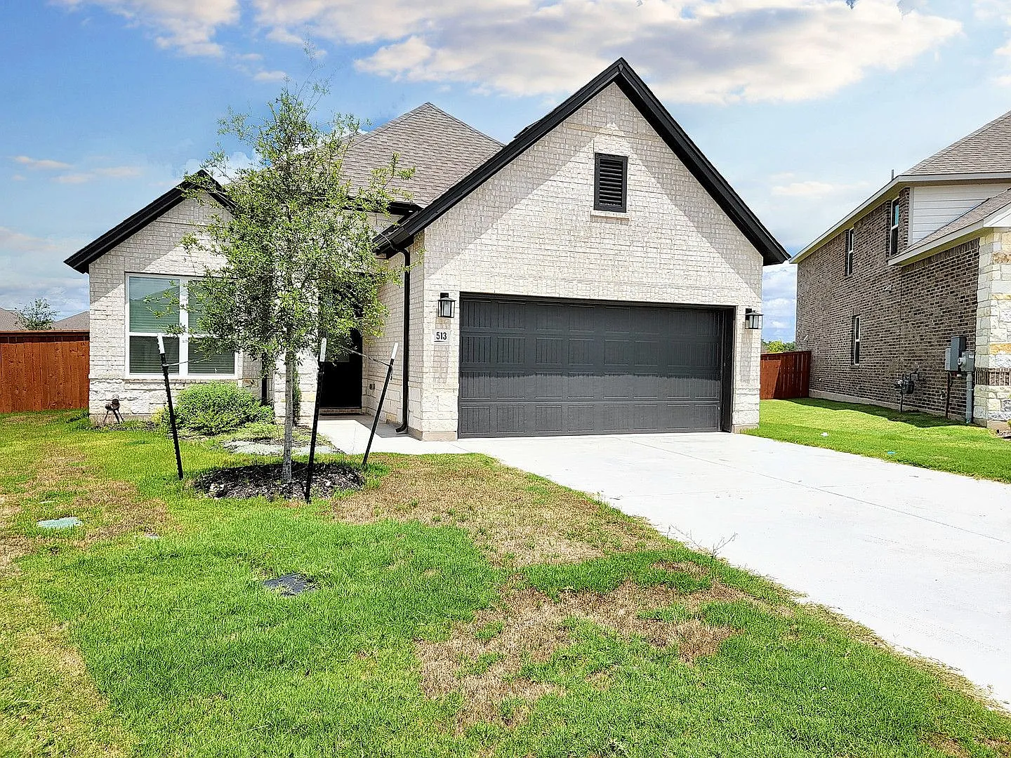 Spacious 3BR, 2BA Home with 2-Car Garage in Georgetown! — Photo 3
