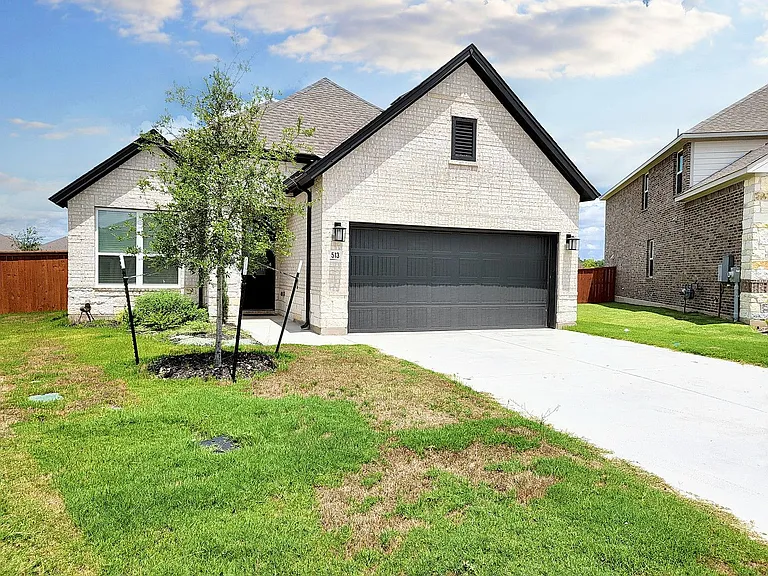 513 Three Feathers Ct — Photo 3