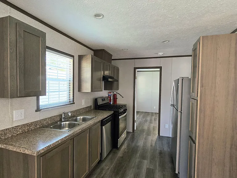 Westbridge Manor — Photo 44