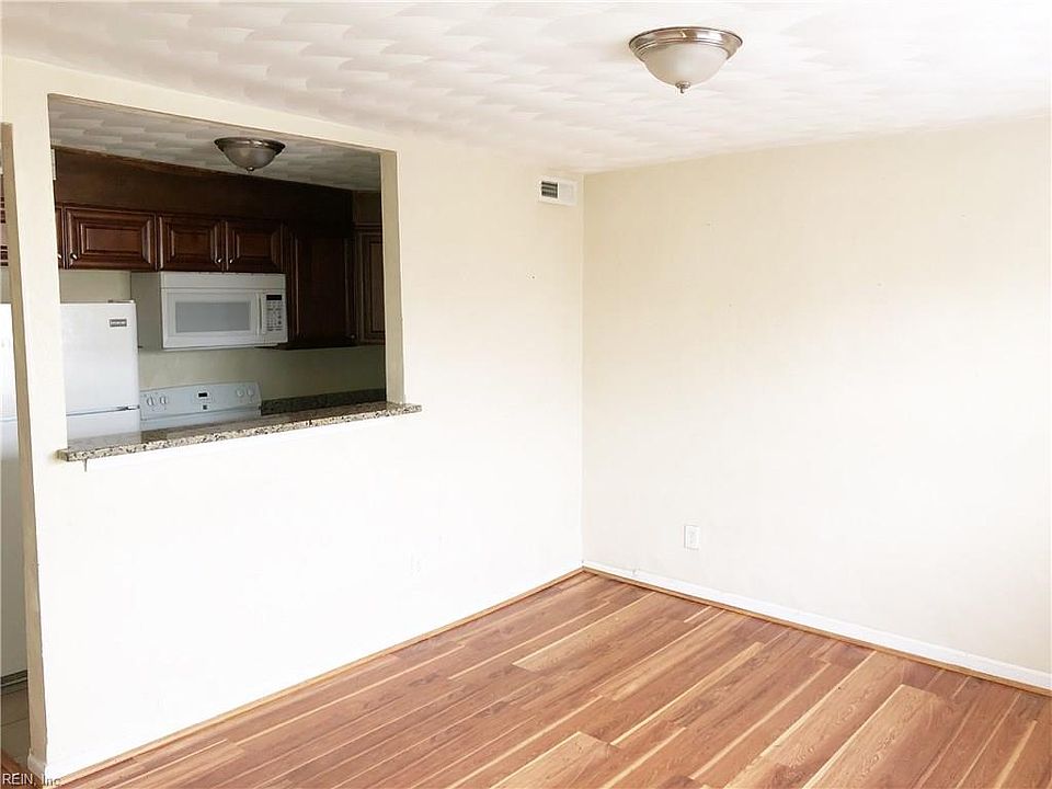 1st image of 730 Roswell Ave APT D