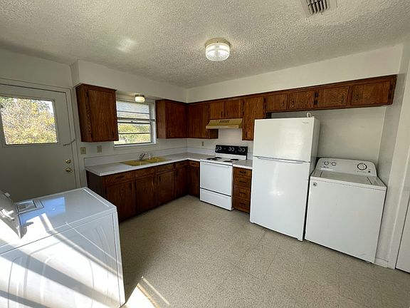 3rd image of 601 Westview Cir #C