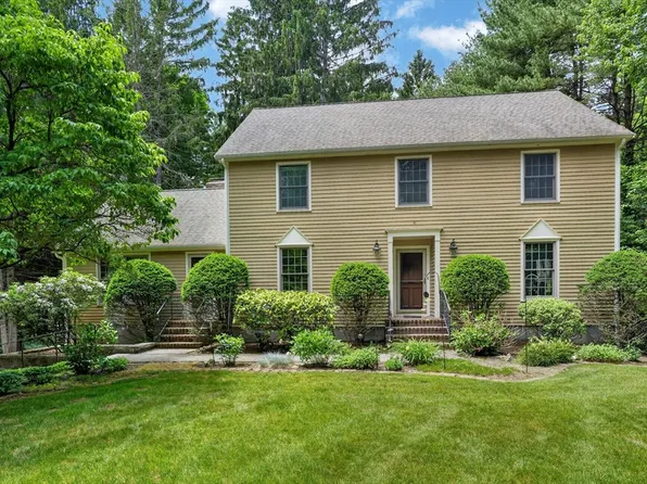17 Maplewood Rd, Medfield, MA 02052