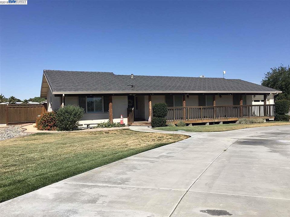 1st image of 23383 Currier Dr
