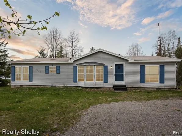 9168 Clewley Rd, Lachine, MI 49753