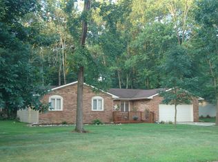 1617 Lake Shore Dr, Mahomet, IL
