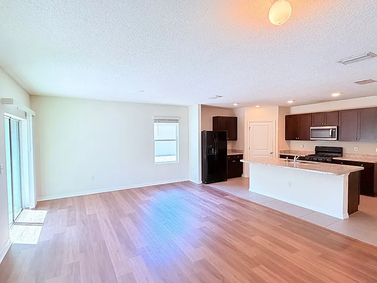 9803 Pepper Tree Pl — Photo 2