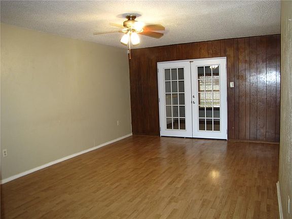 4th image of 709 SW Hillside Dr