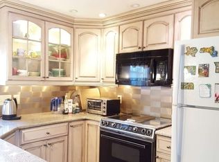 128 Emerson Gdns #128, Lexington, MA 02420