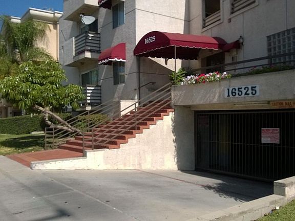 2nd image of 16525 Vanowen St