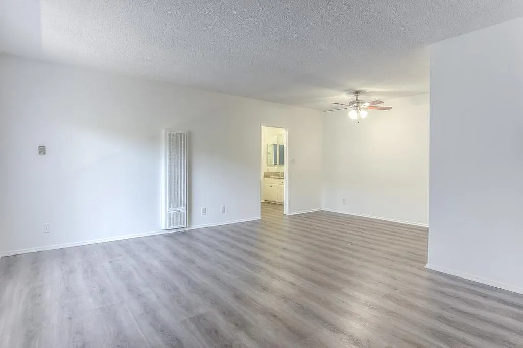 1628 S. Westgate Ave — Photo 2