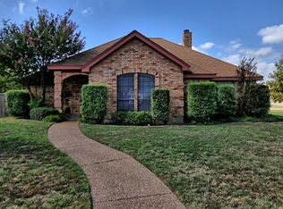 7437 Lake Country Dr, Fort Worth, TX 76179
