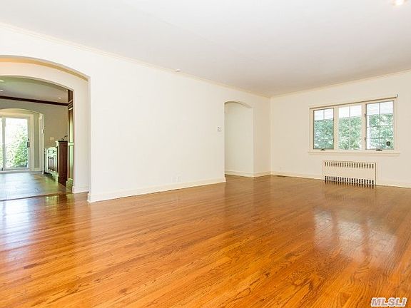 5th image of 33 Brookwold Dr