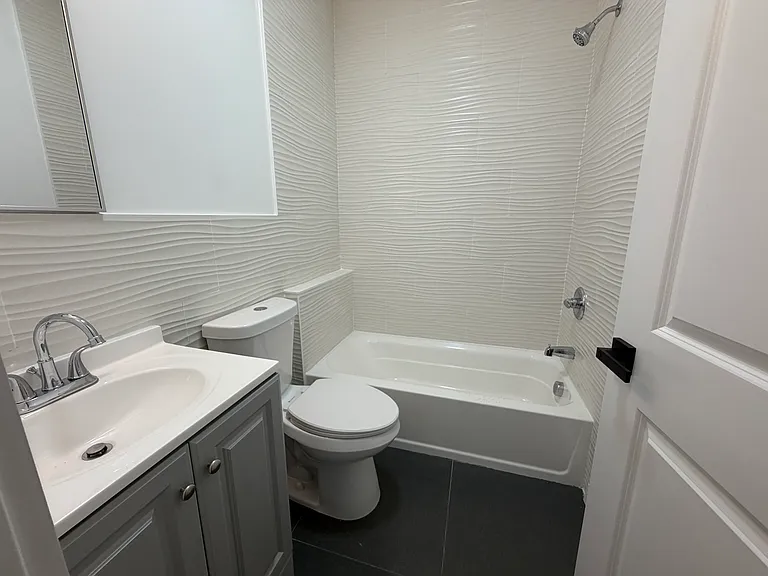 183 Woodside Ave #2F — Photo 8
