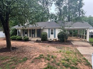 710 Parkins Mill Rd, Greenville, SC 29607