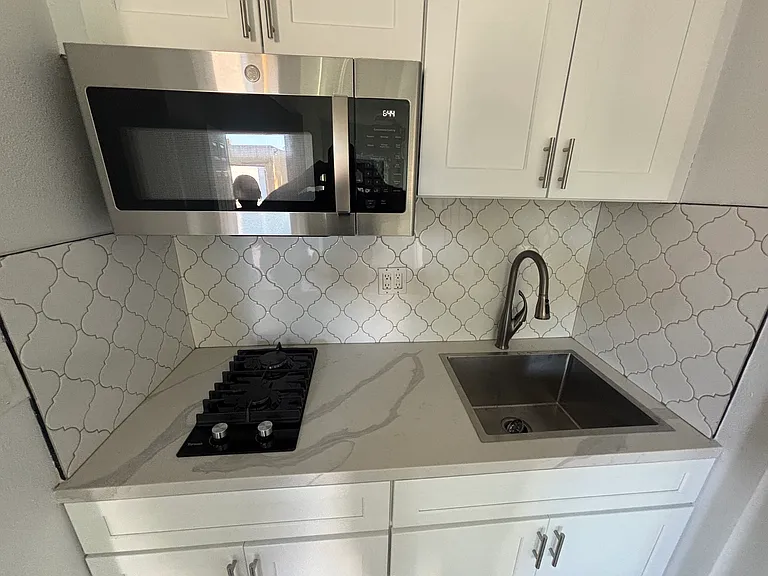 443 W Tichenor St — Photo 3