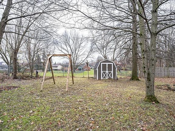 5th image of 14030 Summit Ave