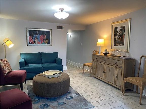 3rd image of 930 Jackson Ave #3