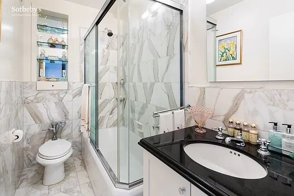 Sold by Sotheby's International Realty | media 27